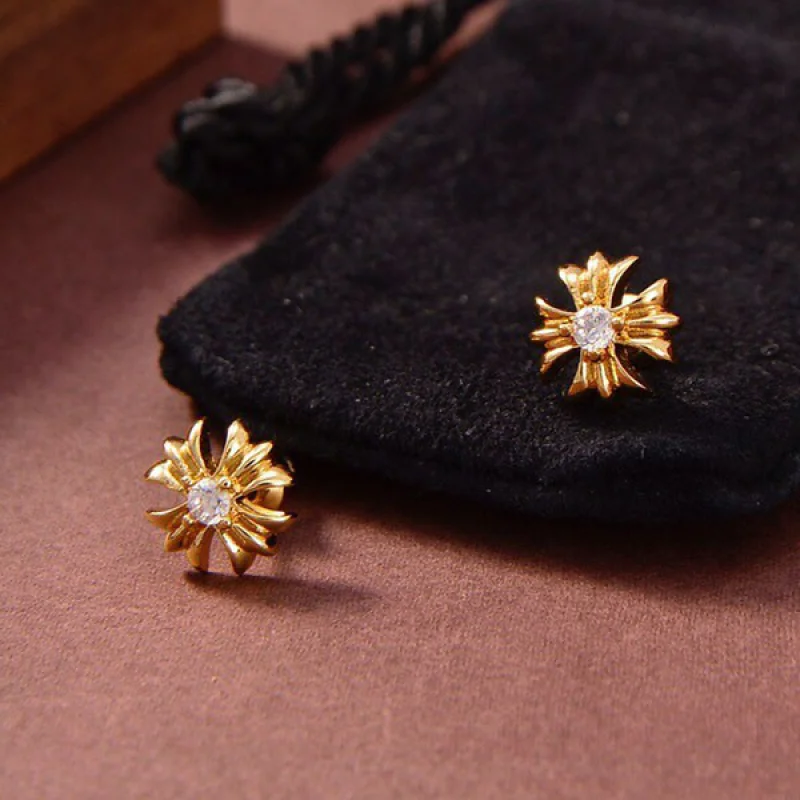 ☆超人気☆【クロムハーツ ピアス コピー】CH プラス 22kゴールド ダイヤモンド Kud33898