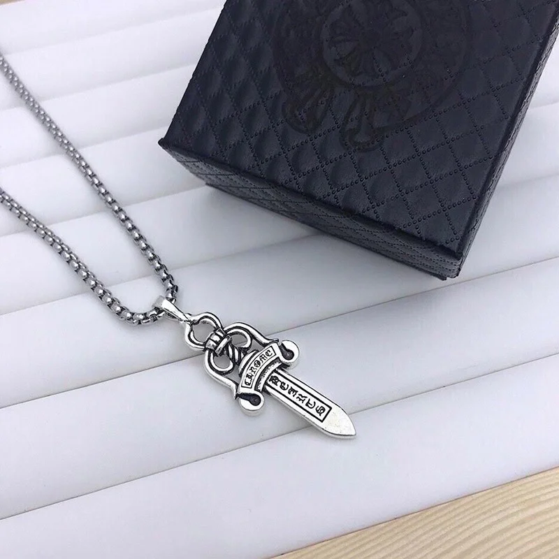 目を惹くカラー クロムハーツ ネックレス コピー #5 ダガー Dagger チャーム Kuj79060