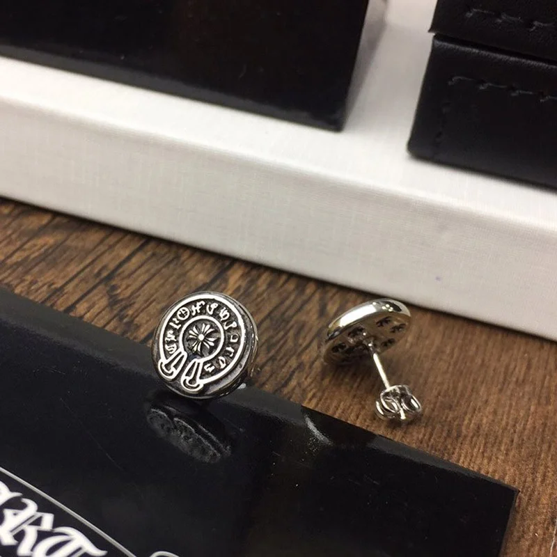 【日本未発売】【クロムハーツ ピアス コピー】CH プラス クロスボール ピアス シルバー Kur15444