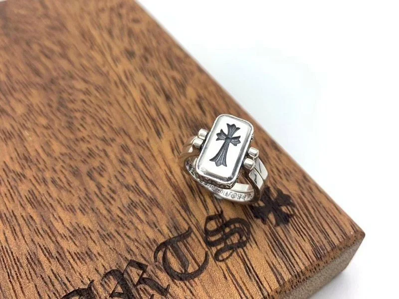 定番人気 クロムハーツ CHクロス リング シルバー コピー Kus78518