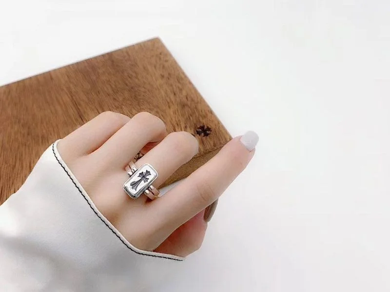 定番人気 クロムハーツ CHクロス リング シルバー コピー Kus78518