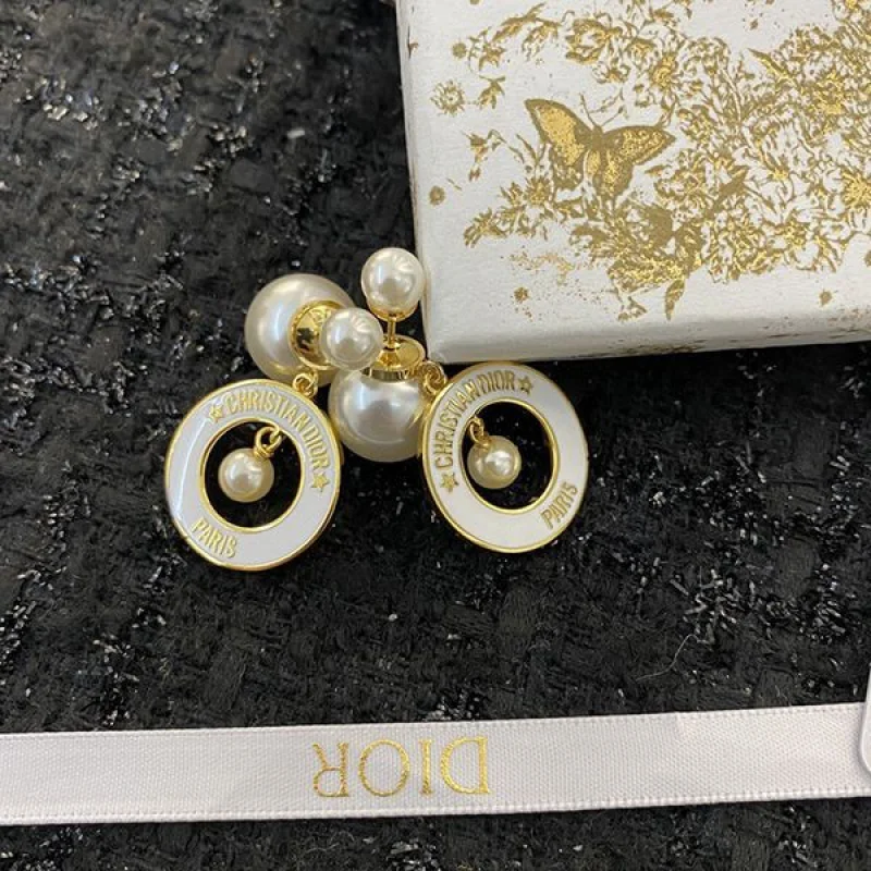 ギフトに最適♪ディオール ピアス コピー メタル レジンパール del13478