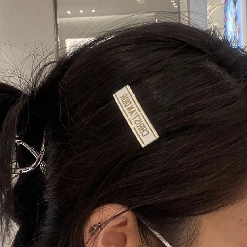 世界中で大人気♪ディオール ヘアクリップピン コピー dey60650