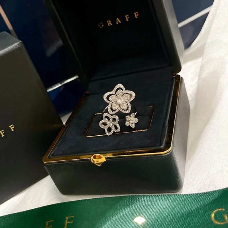 最安値挑戦 グラフ コピー GRAFF トリプル バタフライ シルエット ダイヤモンド リング RGR790