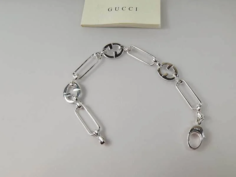 《大人気》グッチ インターロッキングG コピー シルバーブレスレット gul50674