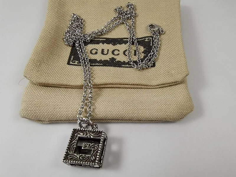 【日本未発売】グッチ ネックレス 偽物 シルバー メンズ guo21233