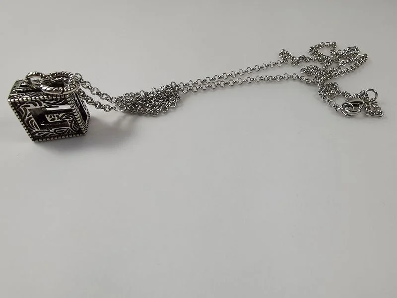 【日本未発売】グッチ ネックレス 偽物 シルバー メンズ guo21233