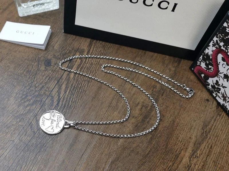 大人気!グッチ*ブラインドフォーラブシルバーネックレス 偽物*ハート guq02417