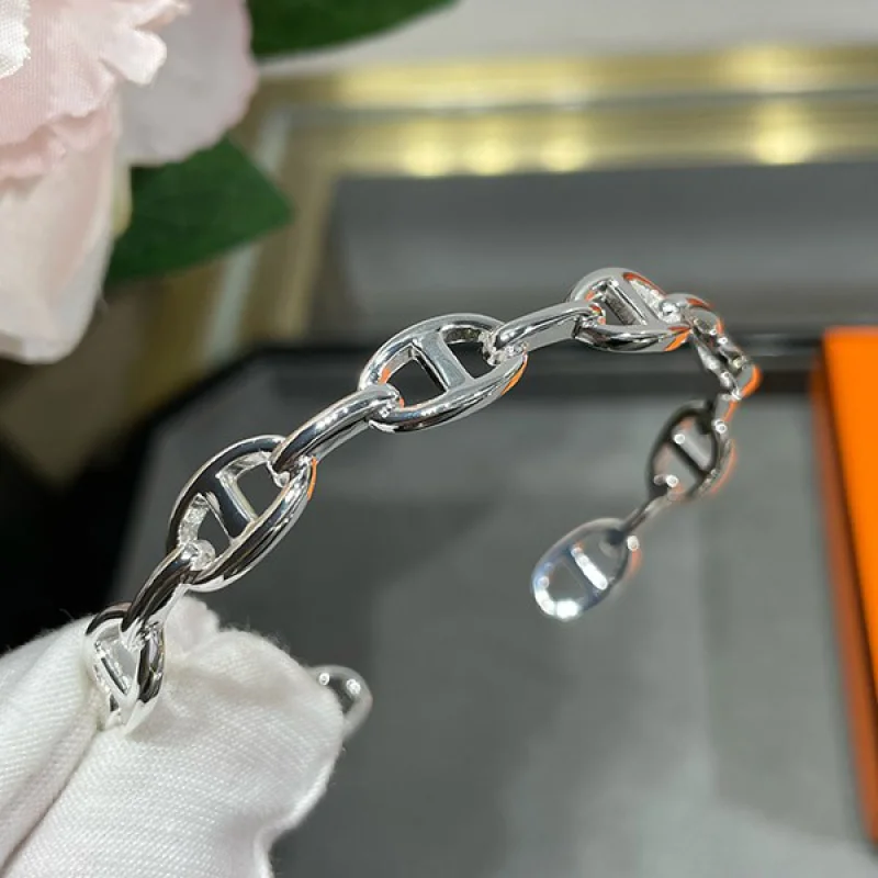 可愛い エルメス 偽物シェーヌダンクルアンシェネMM ブレスレット erf83506