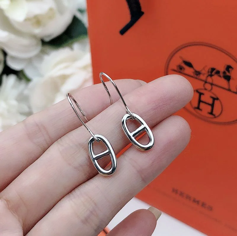 大人気！エルメス シェーヌダンクル型 コピー シルバーピアス erk00356