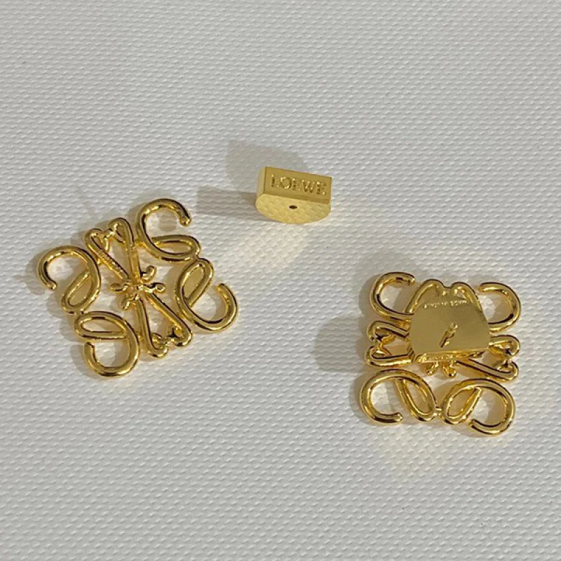 目を惹くカラーロエベ 偽物 アナグラム スタッド ピアス loh17499