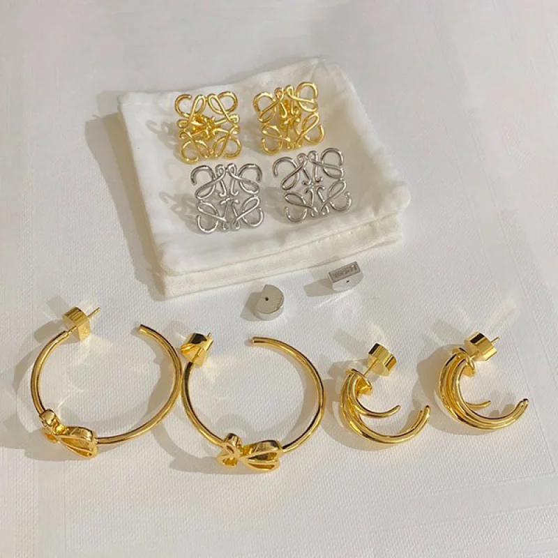 目を惹くカラーロエベ 偽物 アナグラム スタッド ピアス loh17499