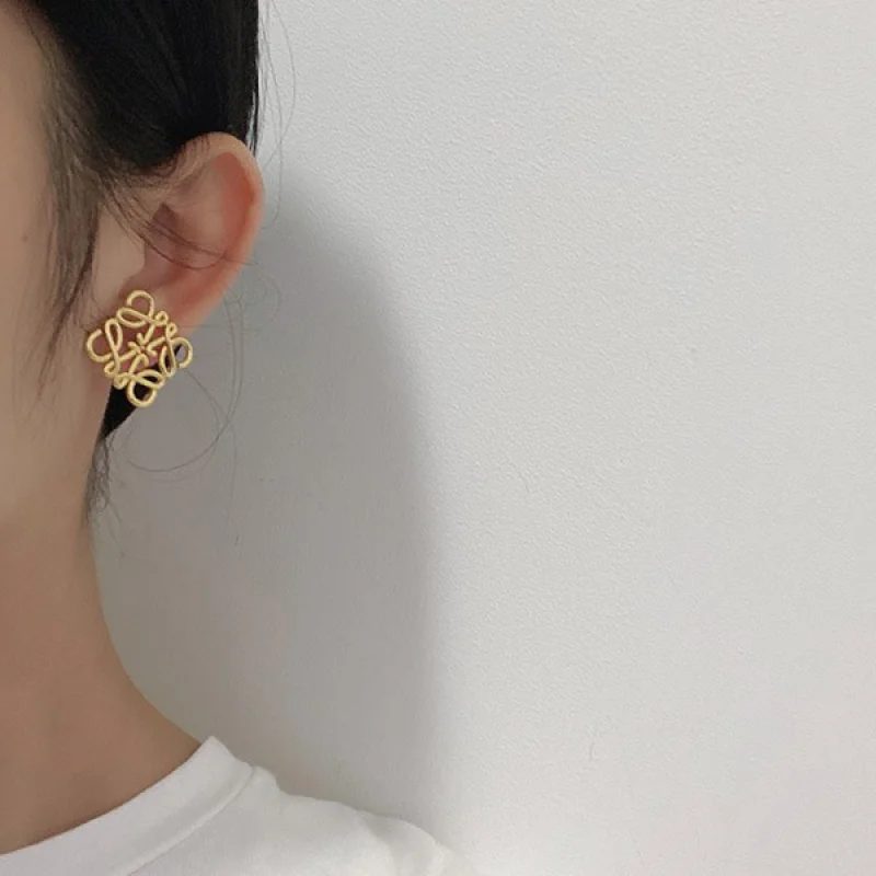 目を惹くカラーロエベ 偽物 アナグラム スタッド ピアス loh17499