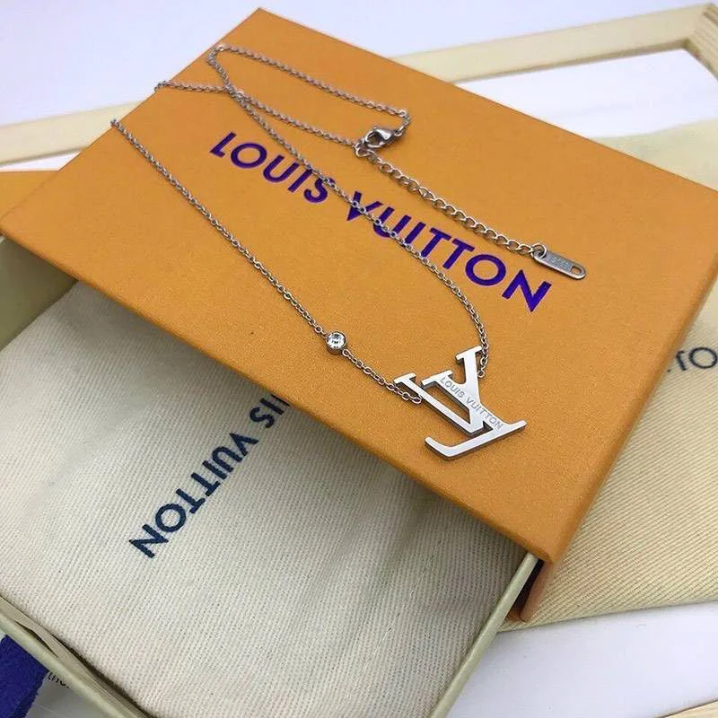 送料込ルイヴィトン 偽物 アイディールブロッサム 18K ネックレス Q93653
