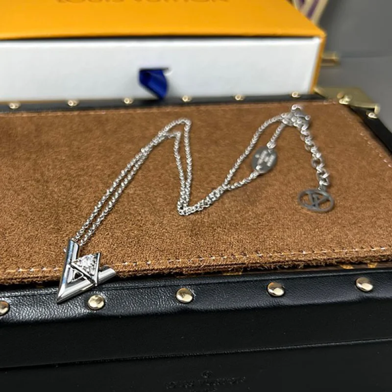一目惚れ♪ルイヴィトン 偽物 パンダンティフ LV ヴォルト ワン PM ネックレス vua62462