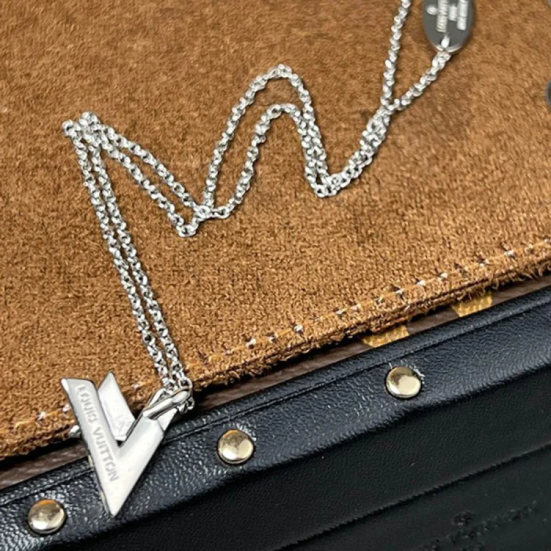 一目惚れ♪ルイヴィトン 偽物 パンダンティフ LV ヴォルト ワン PM ネックレス vua62462