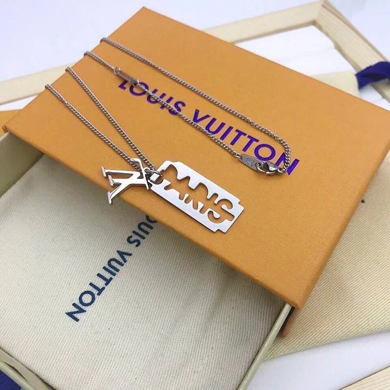 定番ルイ ヴィトン パンダンティフ ブレード コピー ネックレス vuu90804
