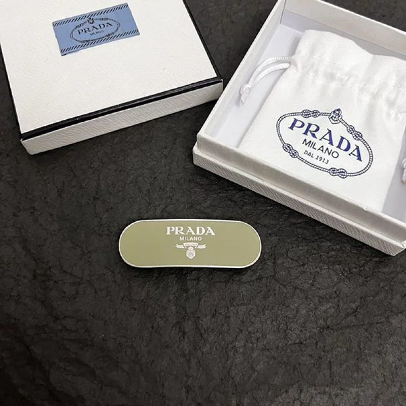 目を惹くカラー プラダ ロゴ エナメルメタル ヘアクリップ バレッタ コピー pux26065
