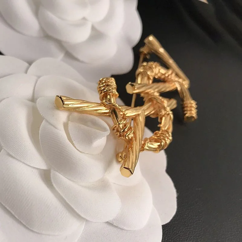 人気急上昇【サンローラン】VOGUE掲載!オピウム YSLツイストブローチ 偽物 Sag93253