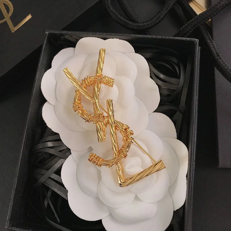 人気急上昇【サンローラン】VOGUE掲載!オピウム YSLツイストブローチ 偽物 Sag93253