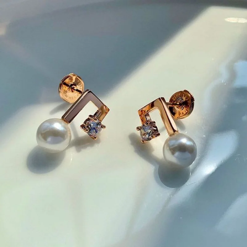 世界中で大人気♪TASAKI コピー プチ バランス ノート イヤリング ピアス tas79778