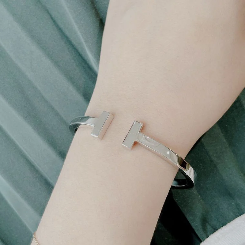 ☆超人気☆ティファニー T ワイヤーブレスレット 偽物 Tii06806