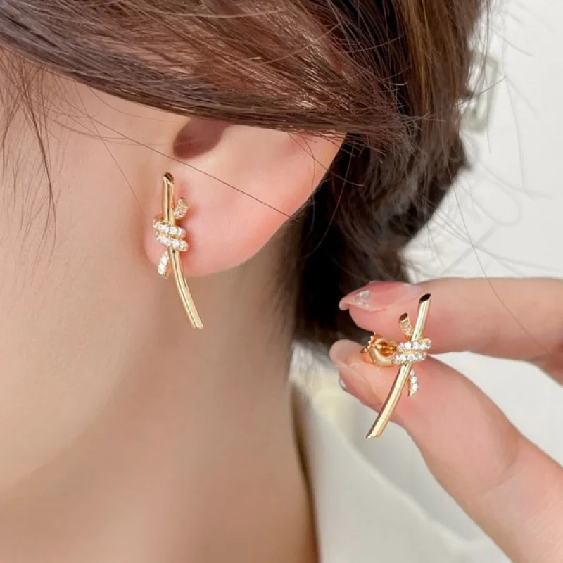 ☆超人気☆ティファニー Knot ピアス 18K ダイヤモンド 偽物 Tij18293