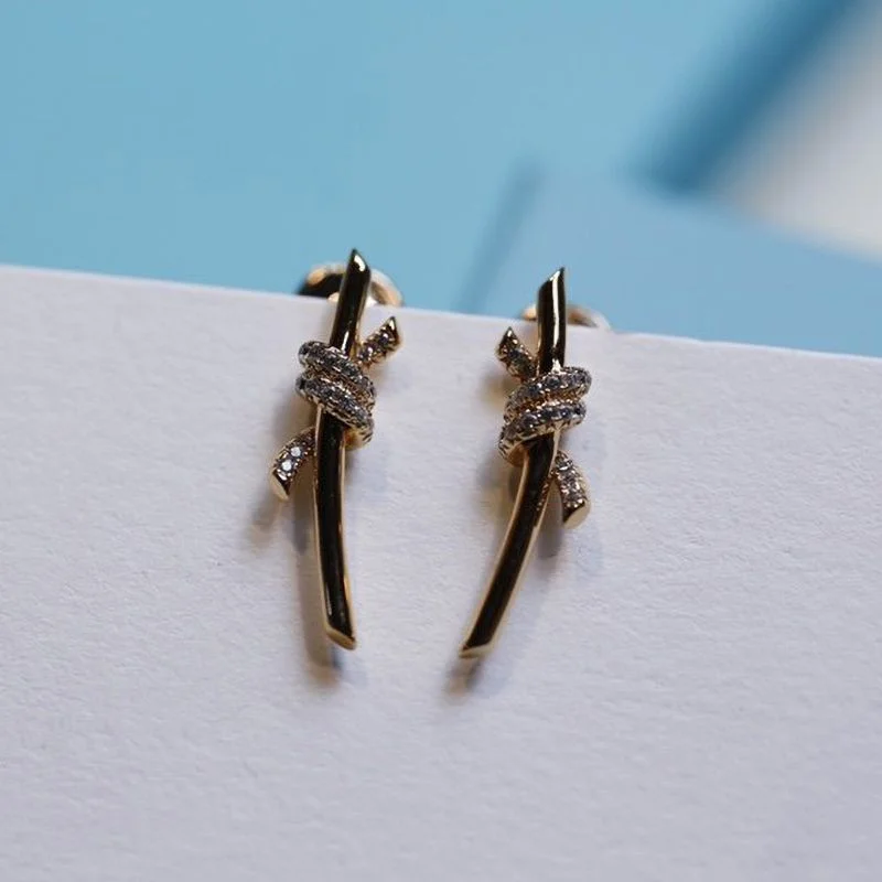 希少色ティファニー Knot ピアス 18K ダイヤモンド コピー Tik30864