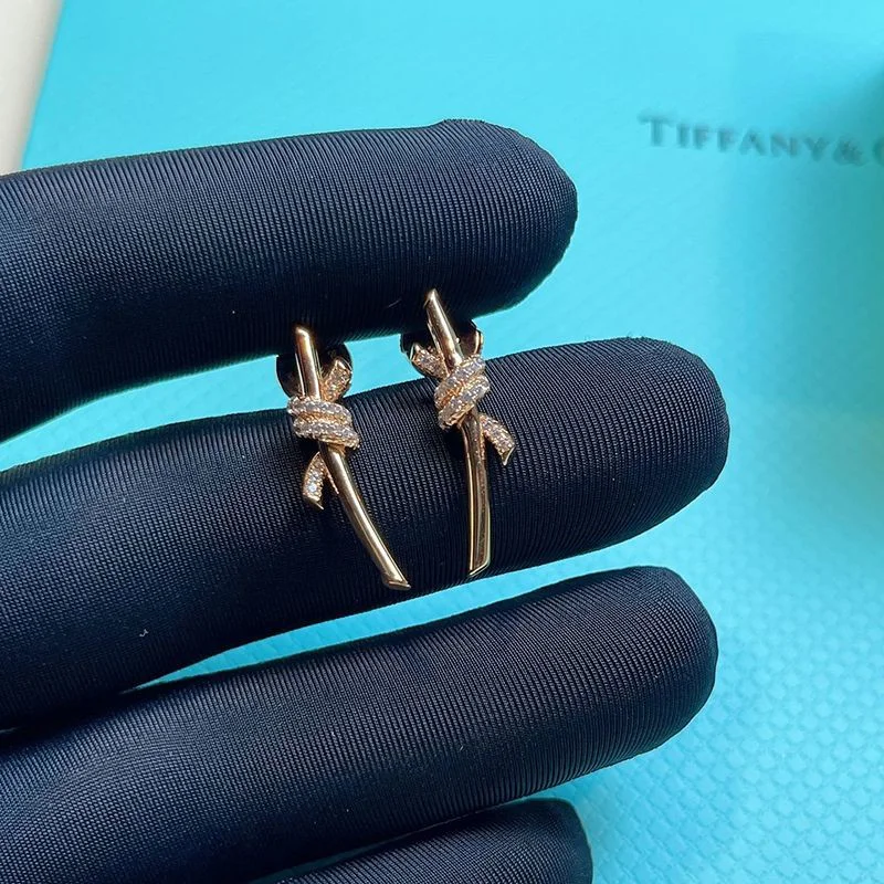 希少色ティファニー Knot ピアス 18K ダイヤモンド コピー Tik30864