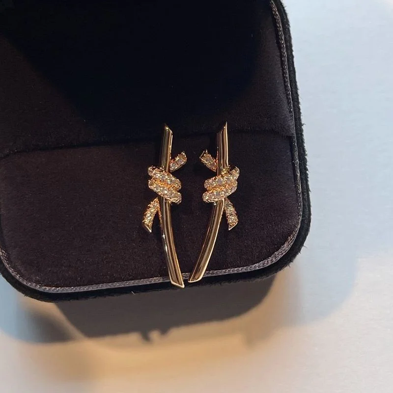 希少色ティファニー Knot ピアス 18K ダイヤモンド コピー Tik30864