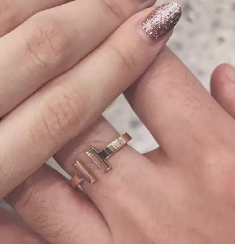 人気急上昇 ティファニー T ワイヤー リング 偽物 18K Tio45473