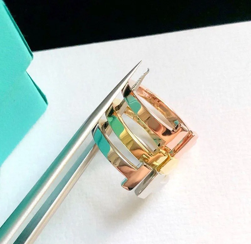 人気急上昇 ティファニー T ワイヤー リング 偽物 18K Tio45473