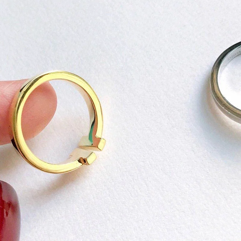 人気急上昇 ティファニー T ワイヤー リング 偽物 18K Tio45473