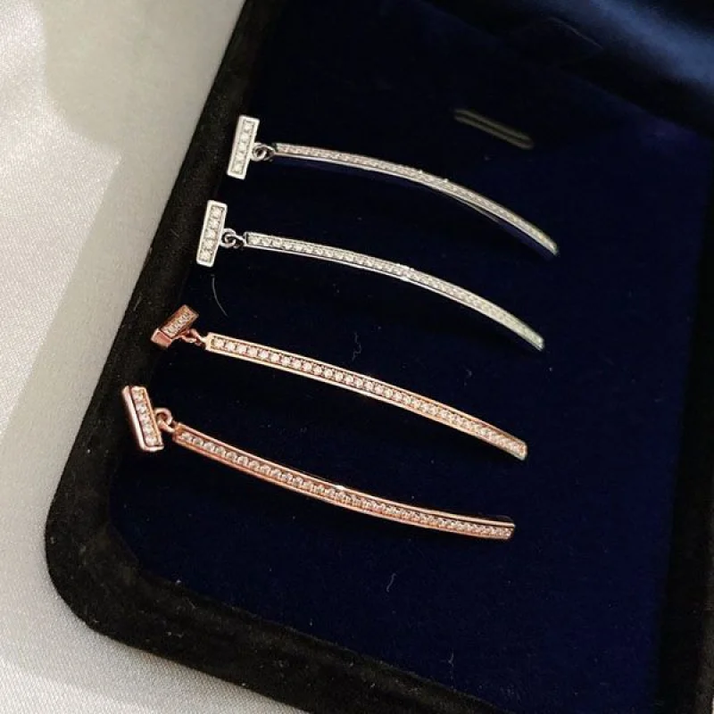 送料込ティファニー 偽物 バー ピアス 揺れるたびに輝く☆18K 2色 Tiz81842