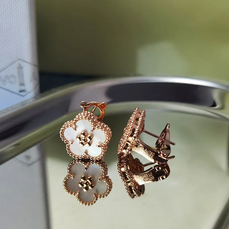 完売必至 贈り物に ヴァンクリーフ&アーペル コスモス イヤリング 偽物 vam94199