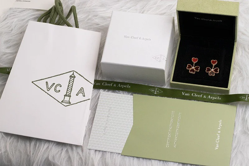送料込 ヴァンクリーフ&アーペル スウィートアルハンブラエフイヤージュ コピー VCARN5PP00