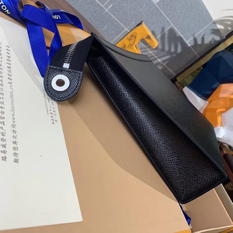 ルイヴィトン クラッチバッグ 入荷即完売 ボヤージュ ラゲージ M30397