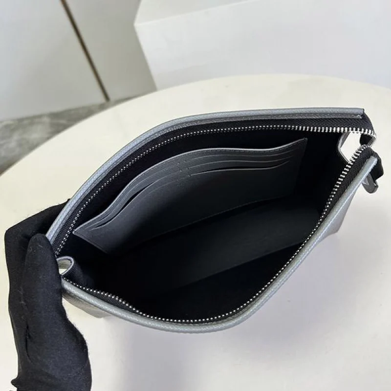 最安値ルイヴィトン ポシェット・ヴォワヤージュ 偽物MM クラッチ M30840