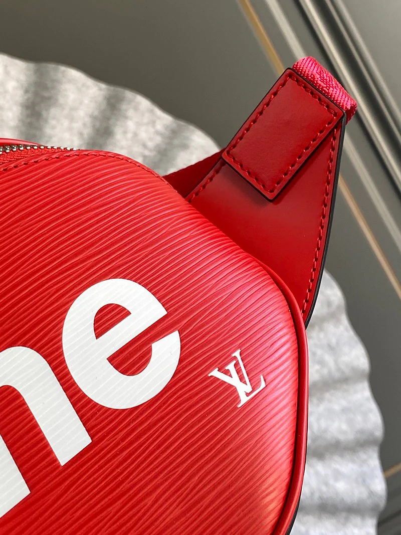 ルイヴィトン ショルダーバッグ 新作 偽物 コラボ バムバッグ BUMBAG RED 赤 vur60762