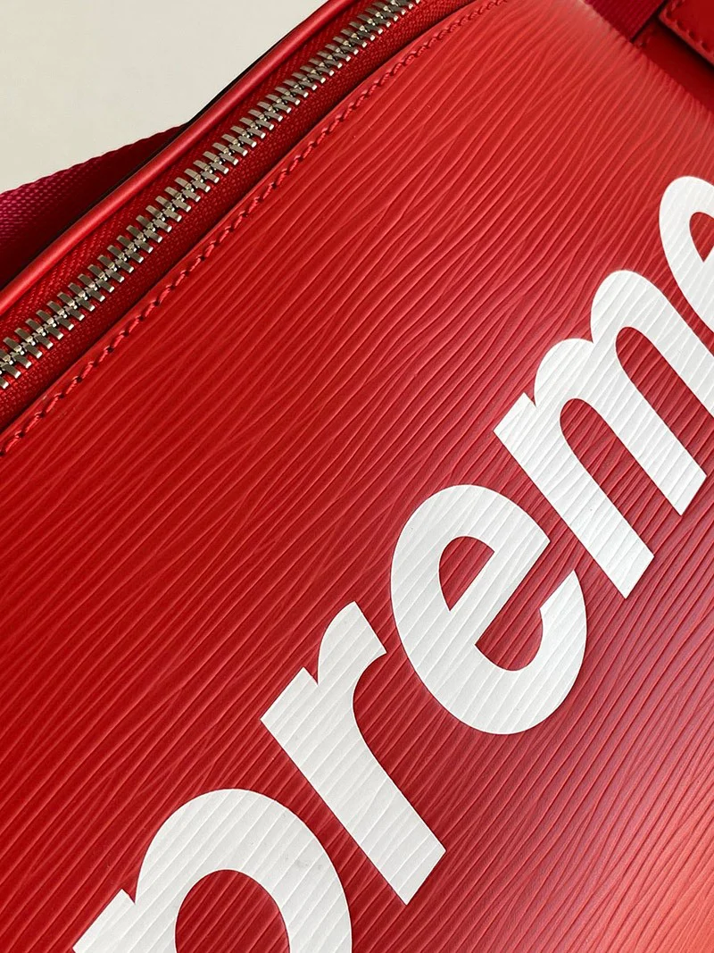 ルイヴィトン ショルダーバッグ 新作 偽物 コラボ バムバッグ BUMBAG RED 赤 vur60762