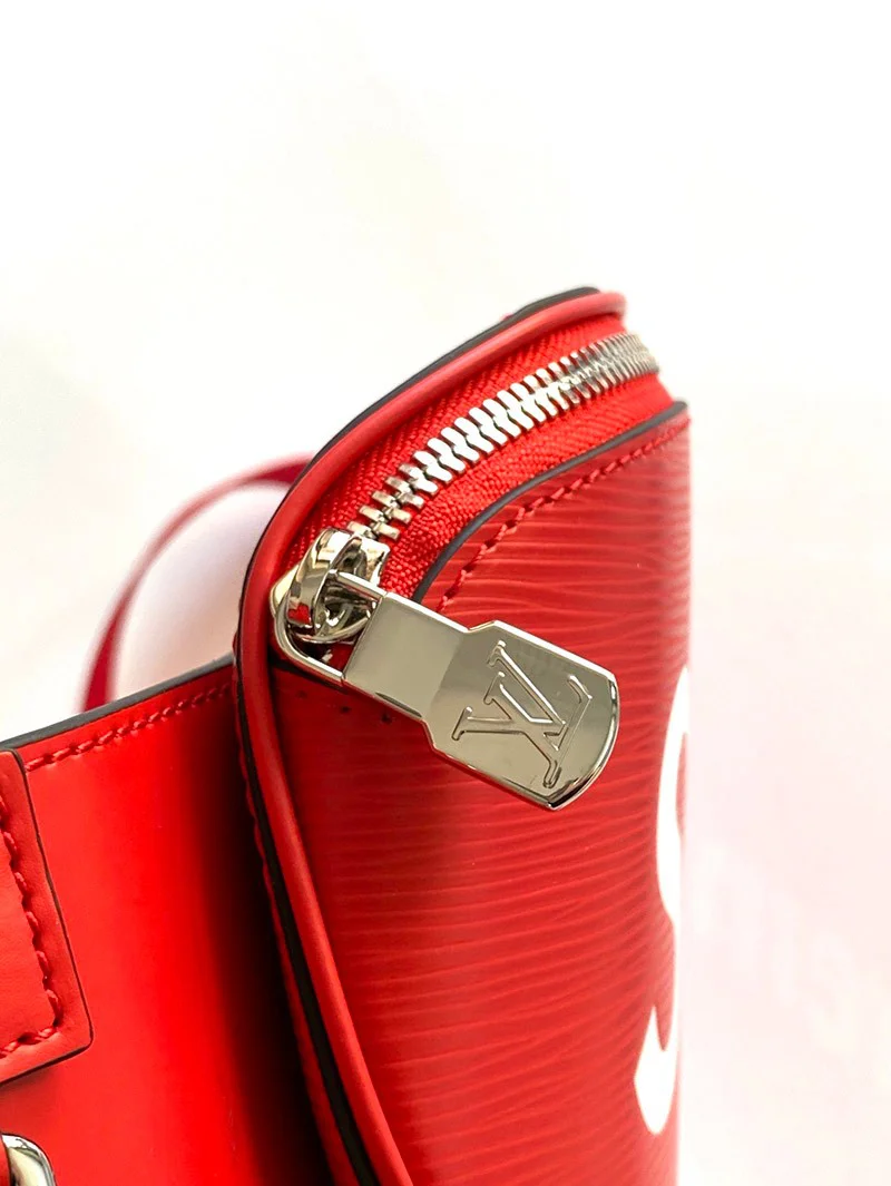 ルイヴィトン ショルダーバッグ 新作 偽物 コラボ バムバッグ BUMBAG RED 赤 vur60762