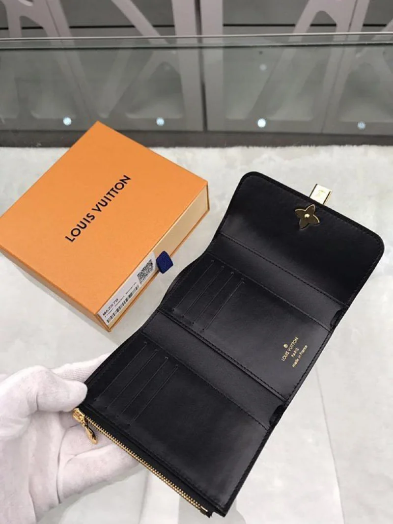 LV新作☆ルイヴィトン 財布 偽物 ポルトフォイユ フラワー コンパクト 黒 M62578