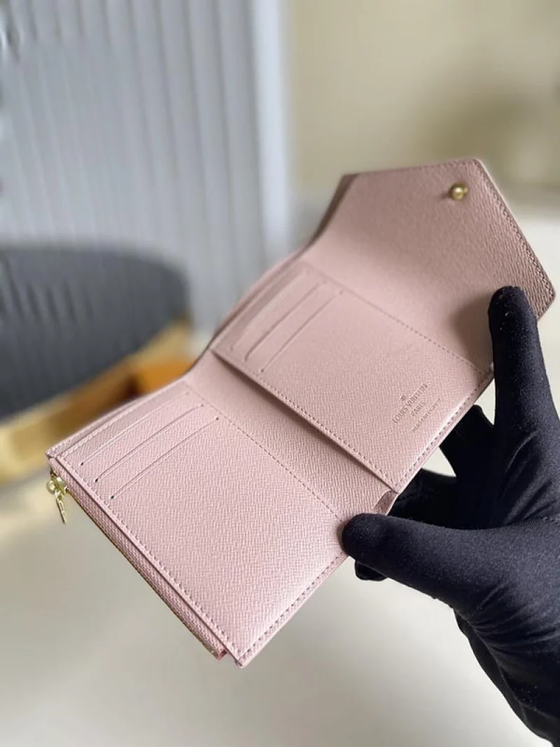完売前に!ルイヴィトン 偽物 財布 ポルトフォイユ ヴィクトリーヌ M80386
