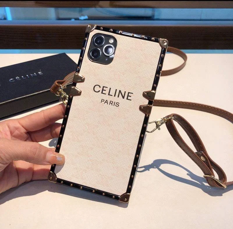 セール新作 セリーヌ☆iPhone11/12 pro ケース 偽物♪ストラップ付き Cew28262