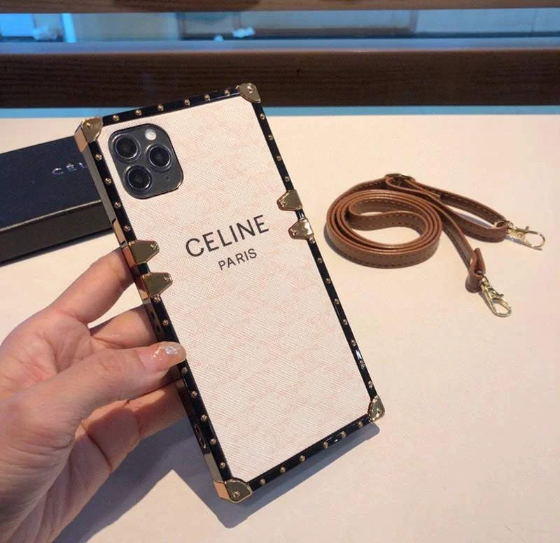 セール新作 セリーヌ☆iPhone11/12 pro ケース 偽物♪ストラップ付き Cew28262