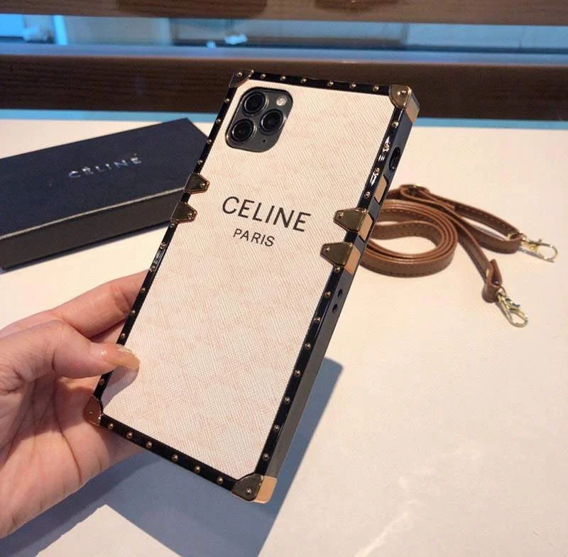 セール新作 セリーヌ☆iPhone11/12 pro ケース 偽物♪ストラップ付き Cew28262