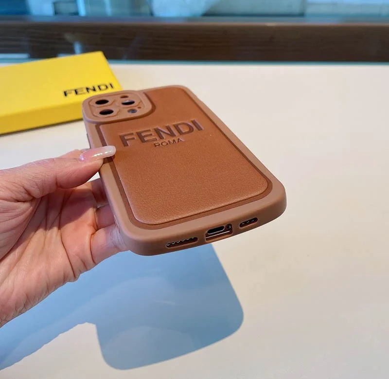最安値挑戦 フェンディ iPhone 13/12/11/ Pro ケース スマートフォンケース コピー fek21165