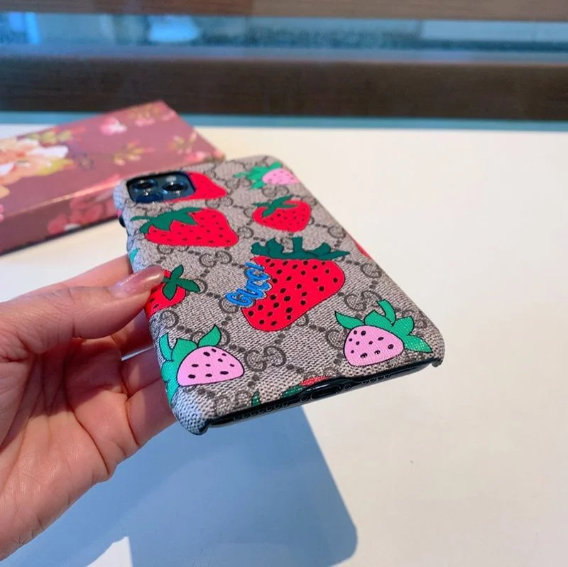 一目惚れ♪グッチ いちご ケース コピー ストロベリー iPhone GG スプリーム guz33808