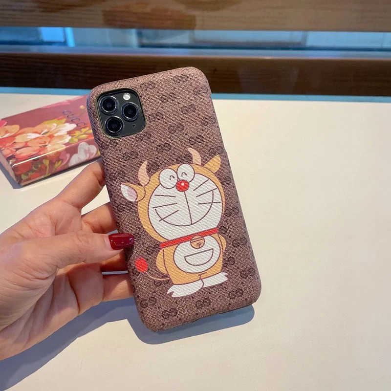★日本!!人気!【人気コラボ 】グッチ×ドラえもんコピー iPhone13/12/11 ケース647806 2T200 8919