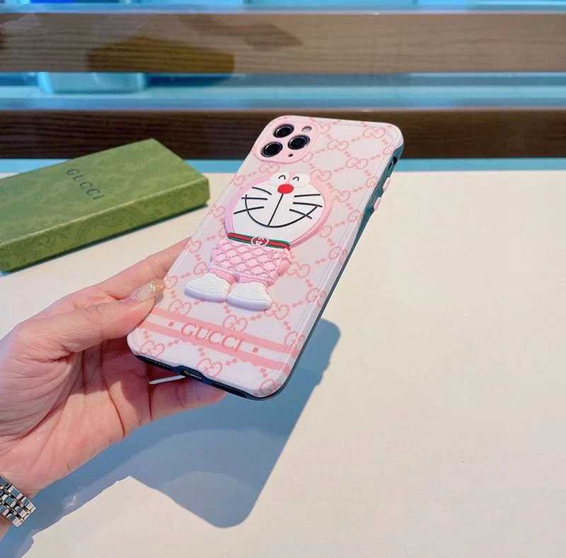 希少色グッチ ドラえもんコラボ iPhoneケース 偽物 スマホケース gut77530